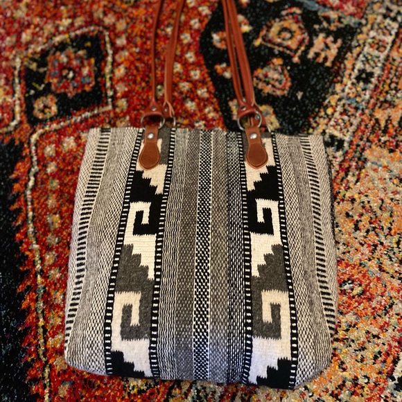 Handwoven black and white wool Greek Key wave Aztec Pattern Purse leather straps - Picture 3 of 10